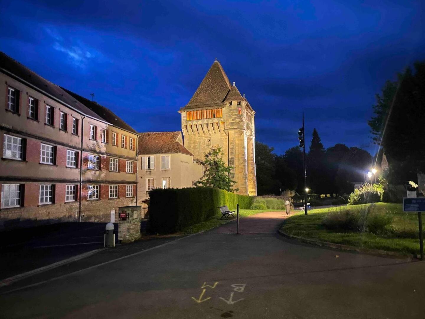 "Au Centre De Nevers" Hyper Centre Ville De Nevers, Proche Gare, Spacieux & Calme Екстер'єр фото